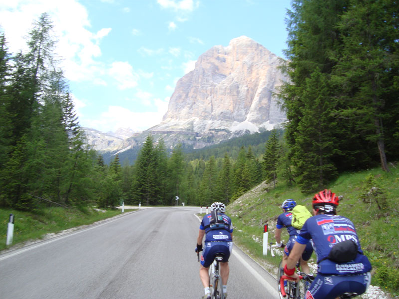 gal/2010/07 - Sella Ronda Bike Day 2010/03_il_mega_giro del sabato/14verso-il-falzarego_01.jpg